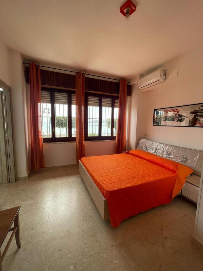 La Finestra Sul Mare B&B Crotone Exteriör bild