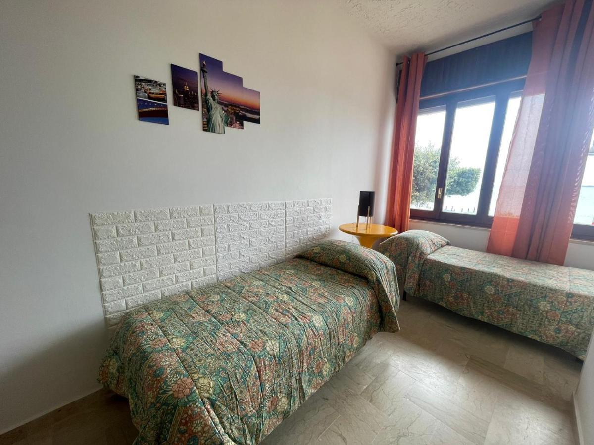 La Finestra Sul Mare B&B Crotone Exteriör bild