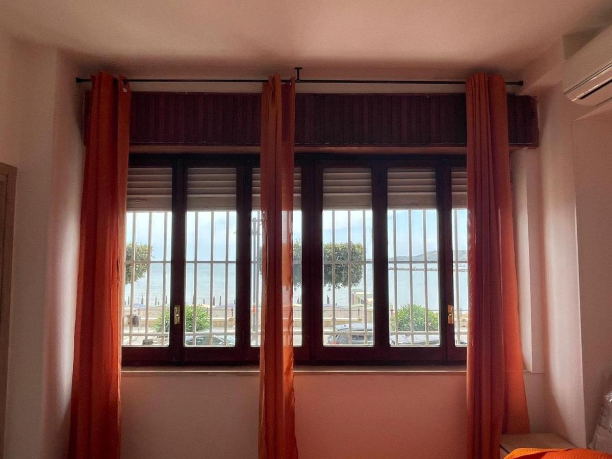 La Finestra Sul Mare B&B Crotone Exteriör bild