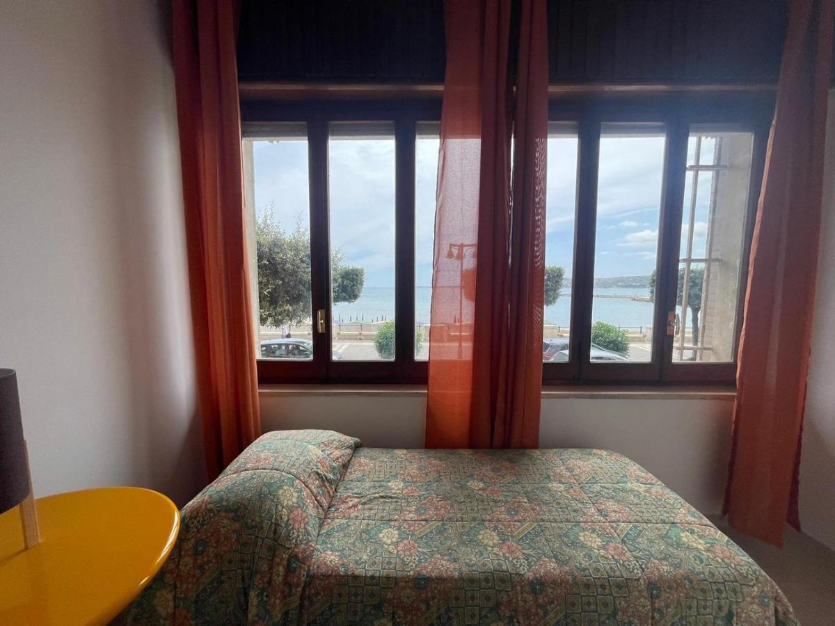 La Finestra Sul Mare B&B Crotone Exteriör bild